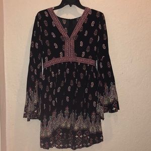 Bell sleeve paisley dress
